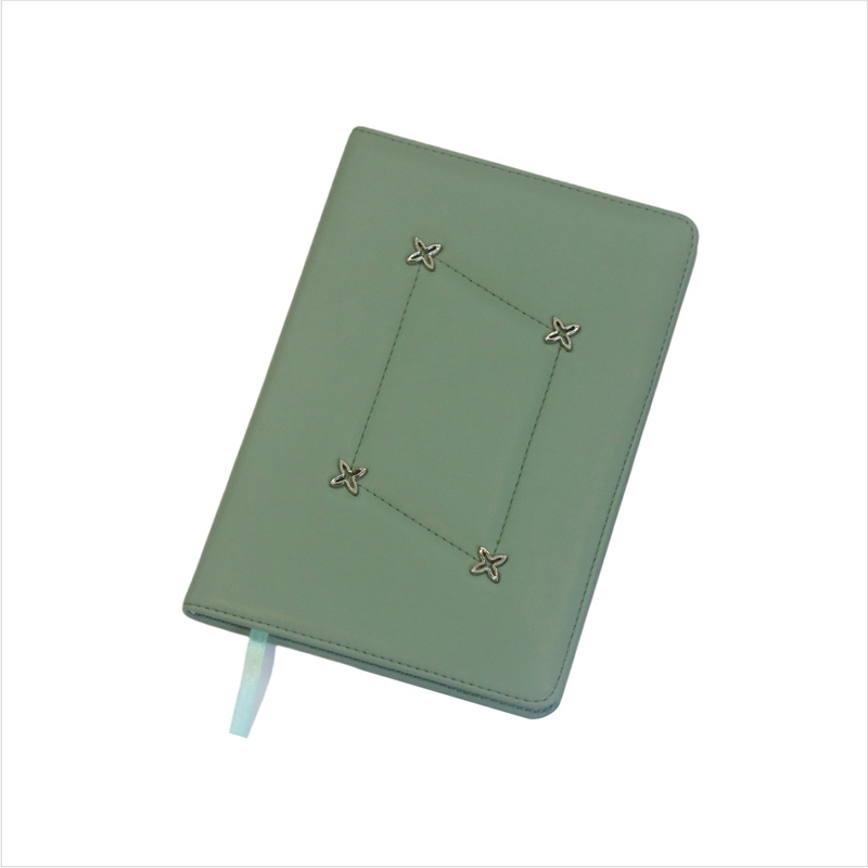 Dombornyomott bőr notebook